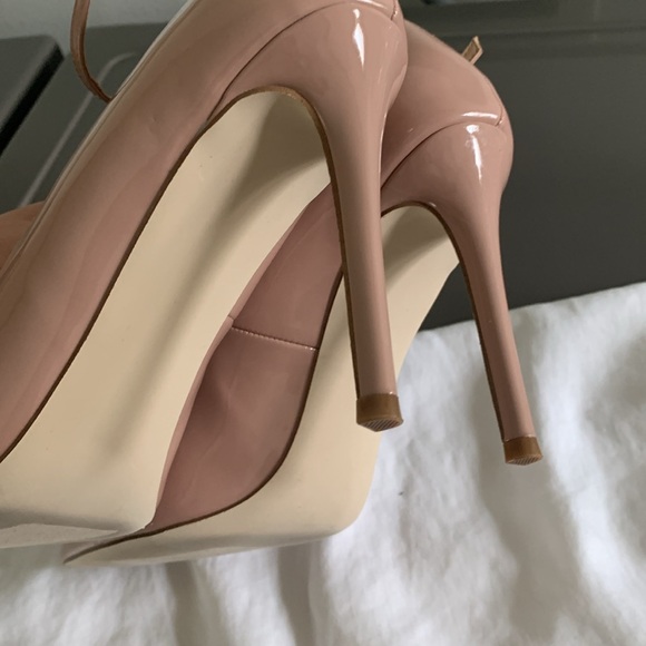 Steve Madden Vayda Ankle Strap
Pointed Toe Pump‼️ - Picture 7 of 7